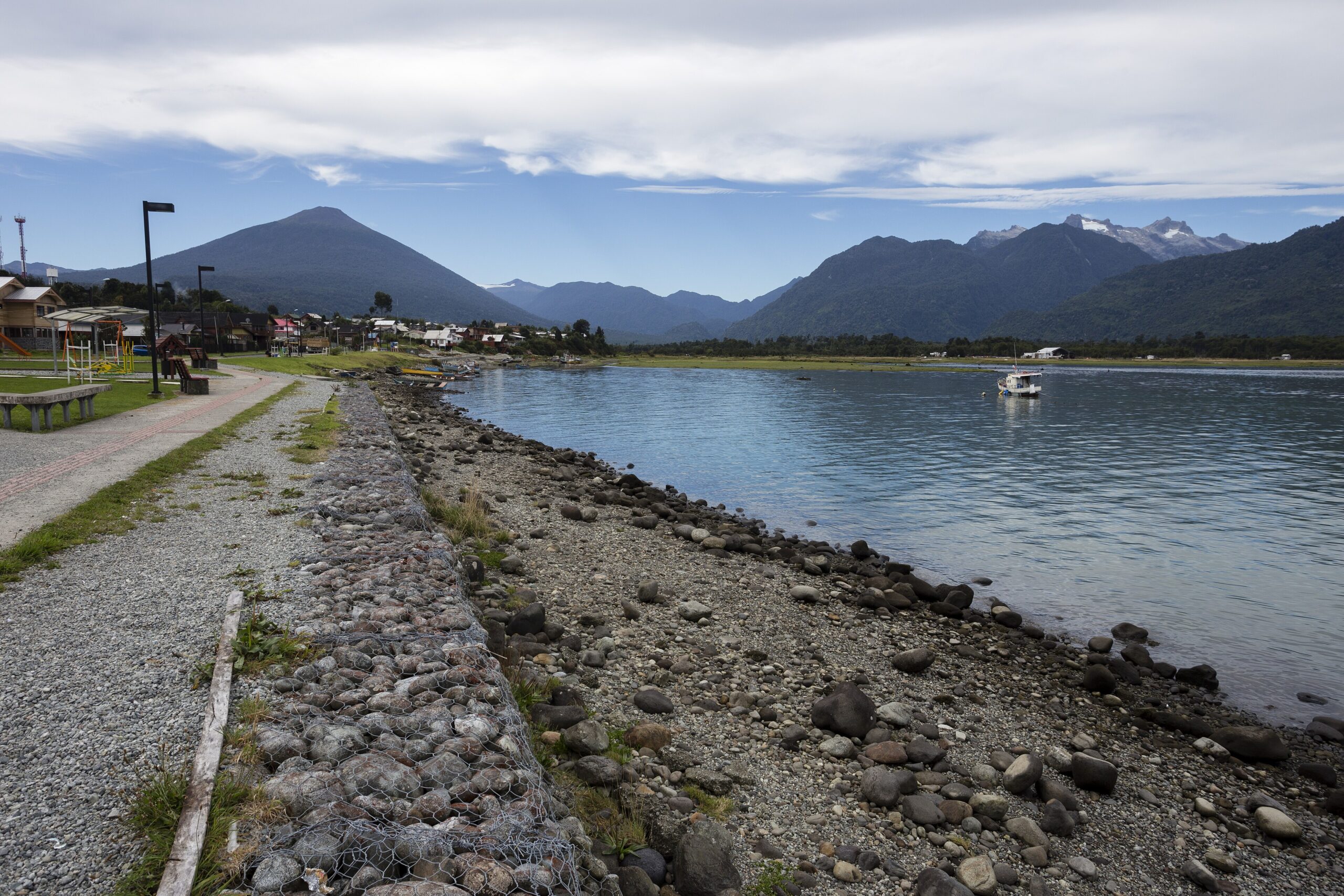 Hornopirén costanera, fjord and volcanoes